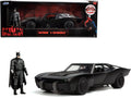 Batmobile Mattschwarz mit Lichtern mit Batman Die-Cast Figur "The Batman" (2022) Film "DC Comics" 1/18 Diecast Modellauto von Jada