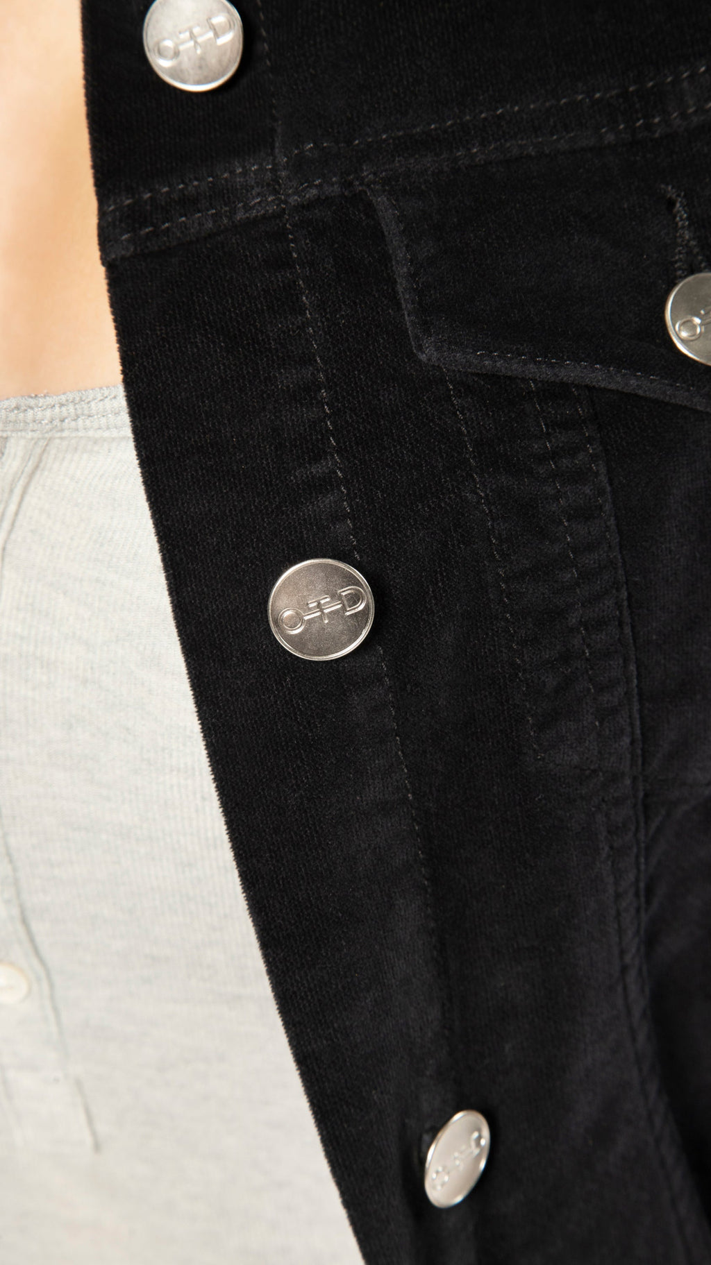 Jeansjacke aus Stretch-Samt (Schwarz)