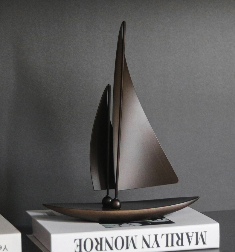 Luxuriöses Segelboot-Modell aus Kunstharz – Moderne Dekoskulptur für Zuhause, Büro & Feng Shui Akzente